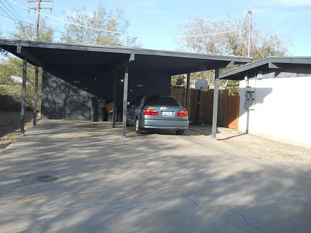 CARPORT included