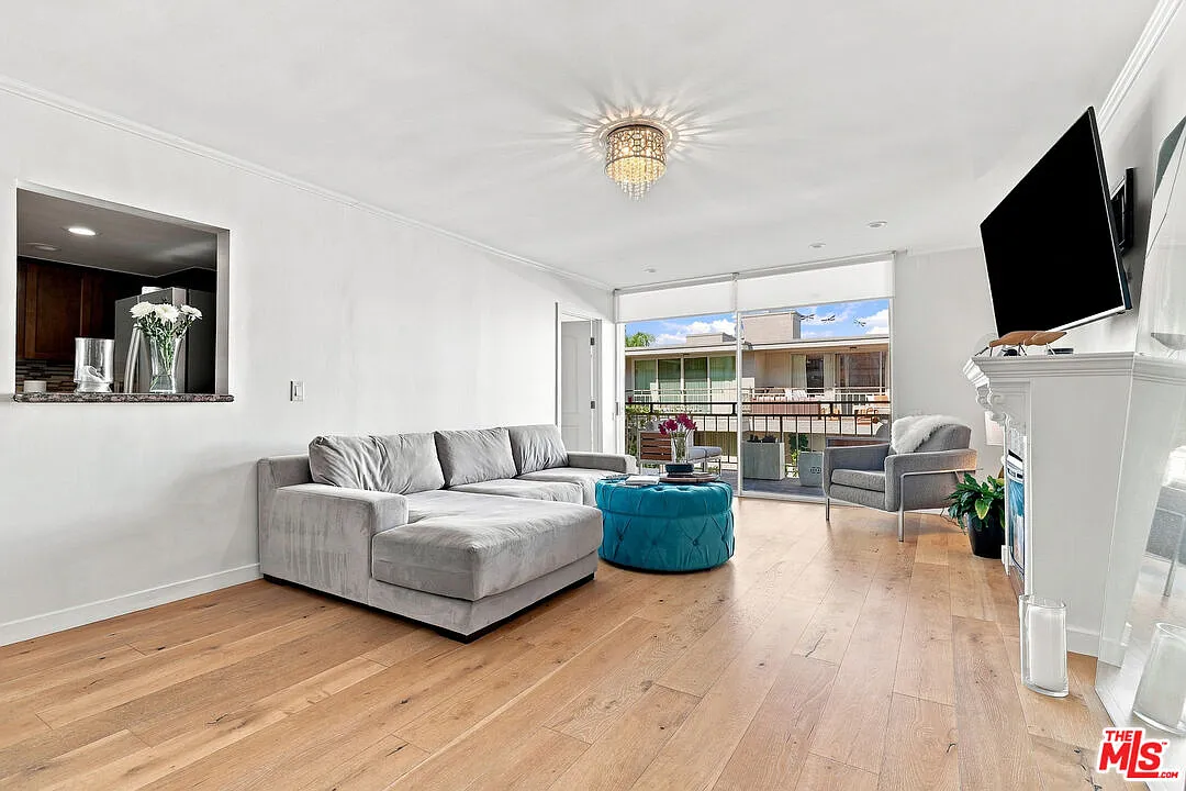 2 bed, 2.0 bath, $3,800 — Photo 3
