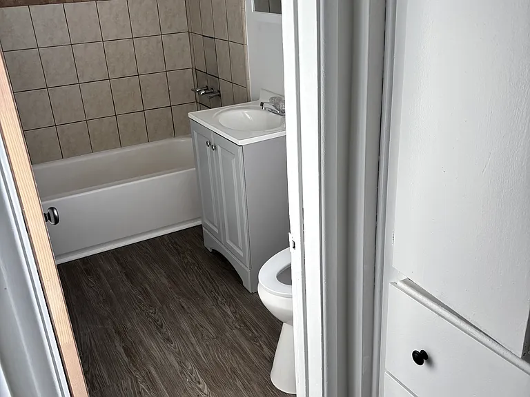 512 E 99th St #4 — Photo 9