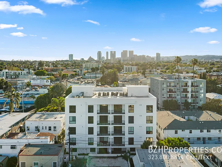 Bedford Twenty - Luxury Condos — Photo 21