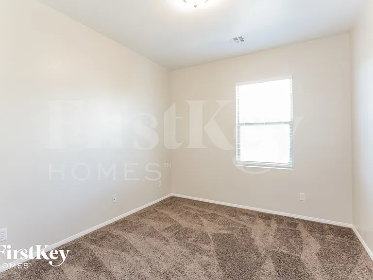 10497 Foggy Glen Ave — Photo 14