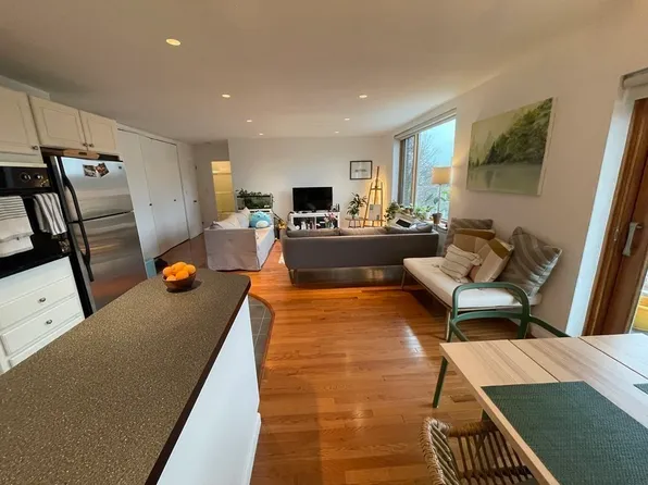 216 Saint Paul St APT 502, Brookline, MA 02446