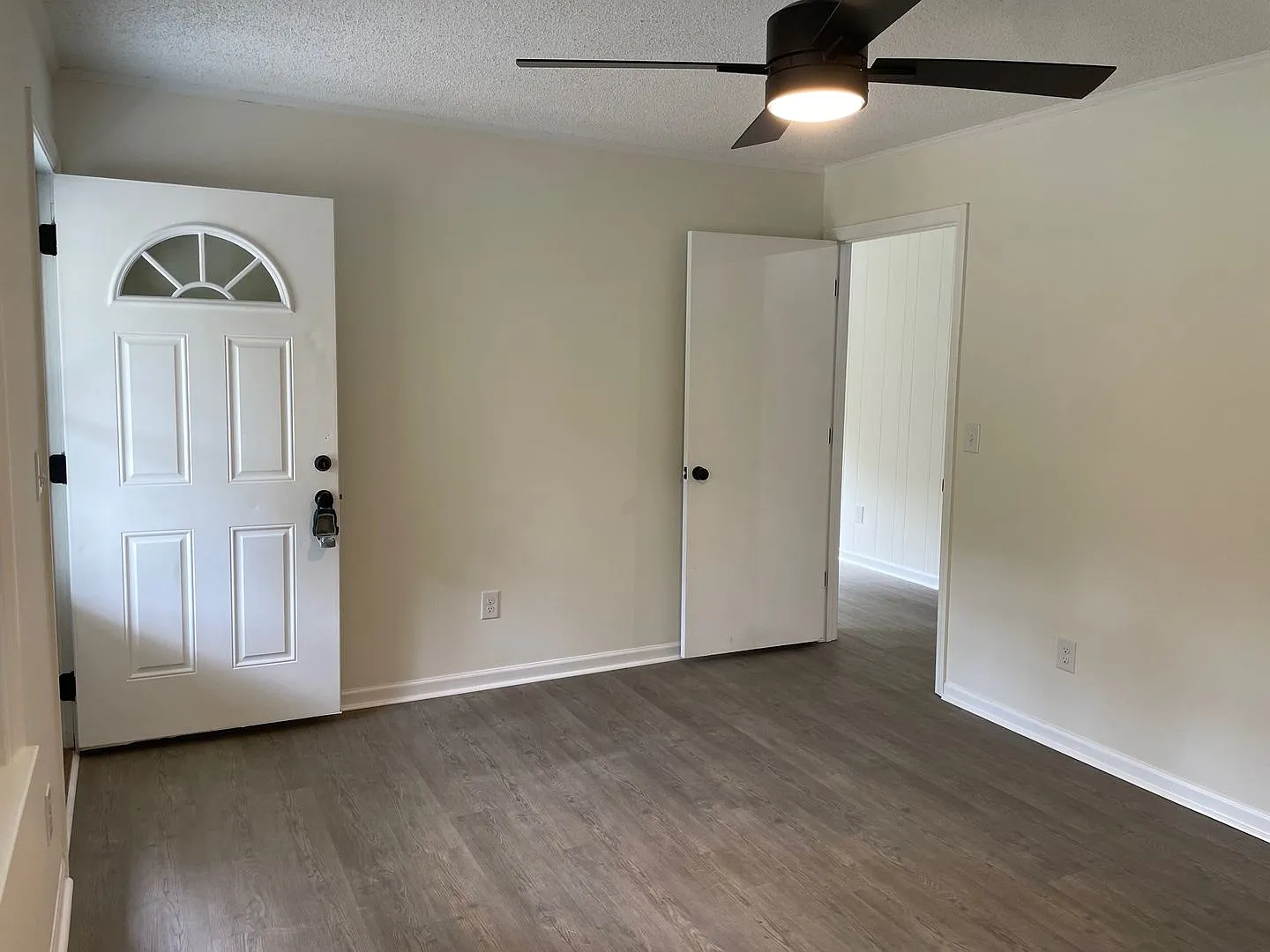 Newly Renovated 3 Bed, 2 Bath Brick Home Located In Troy! — Photo 4