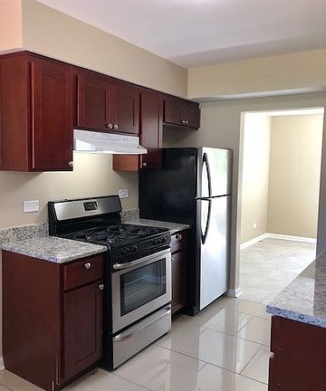 2nd image of 17323 Park Ave