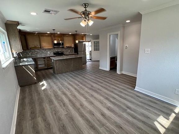 3rd image of 137 Talisman St