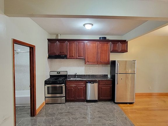 4th image of 2272 2nd Ave #3B