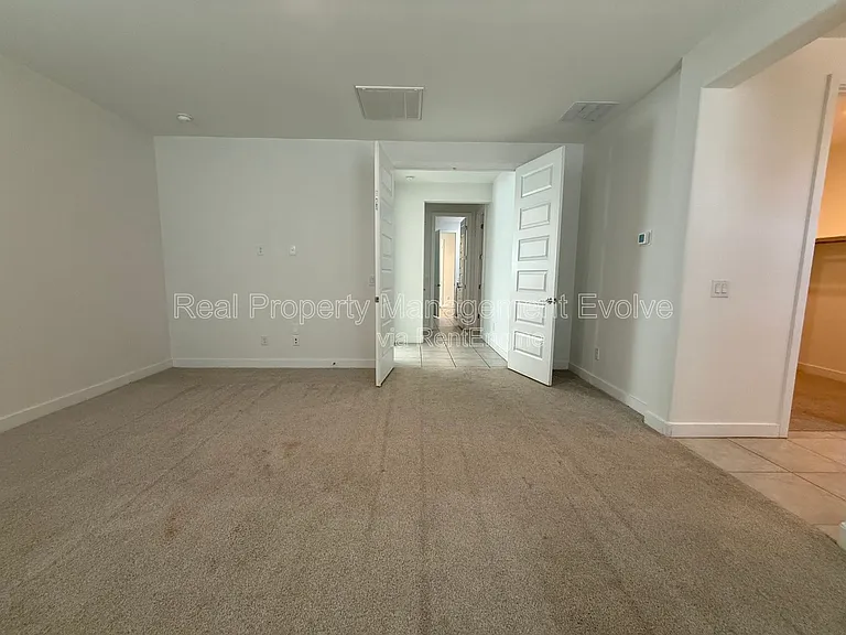 6324 W Warner St — Photo 11