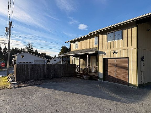 3rd image of 413 Arrowhead St