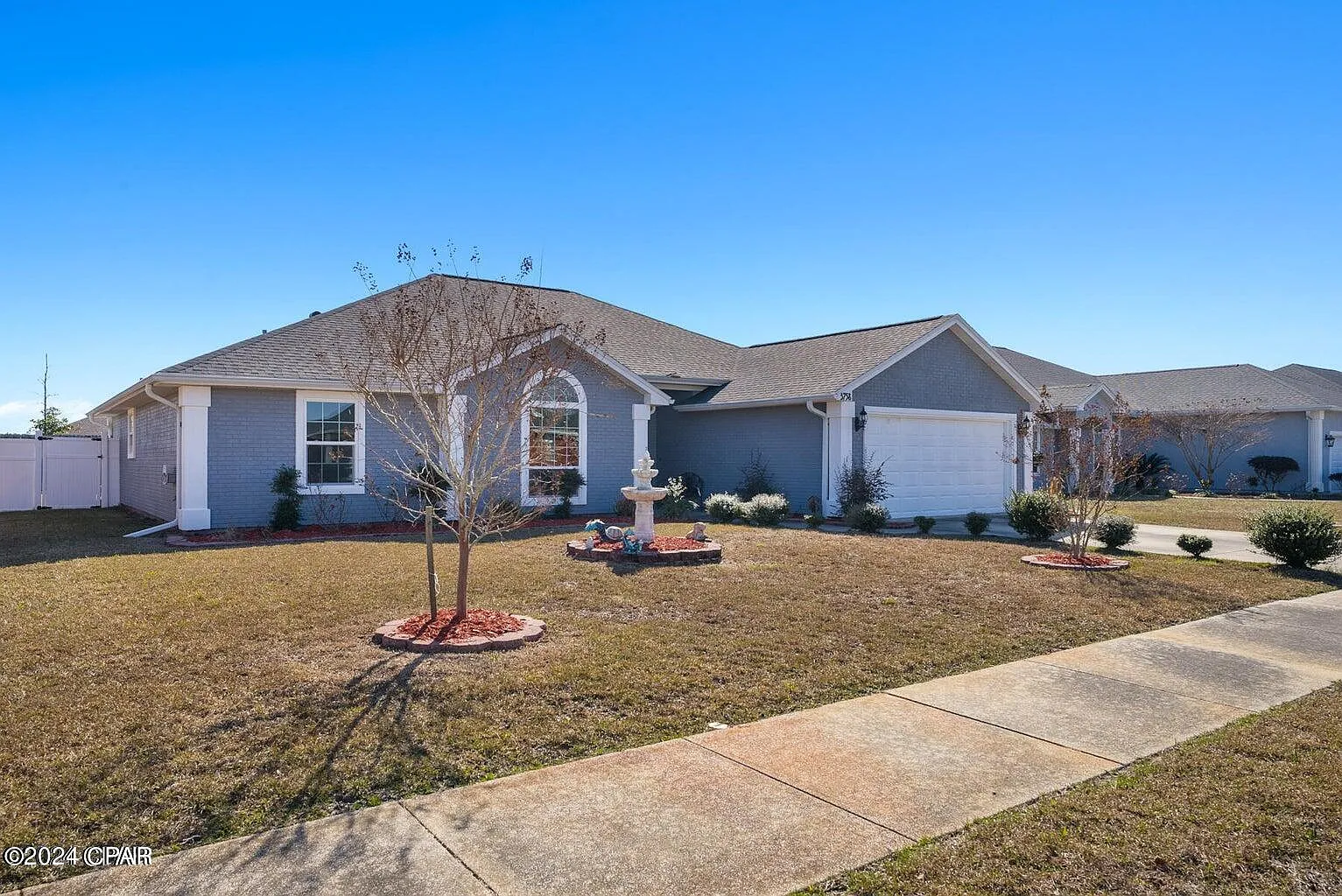 3 bed, 2.0 bath, 1929 sqft, $2,395 — Photo 2