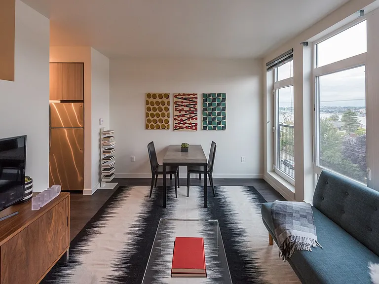 Welcome to Dexter Hayes! Modern convenience with exceptional views! — Photo 18
