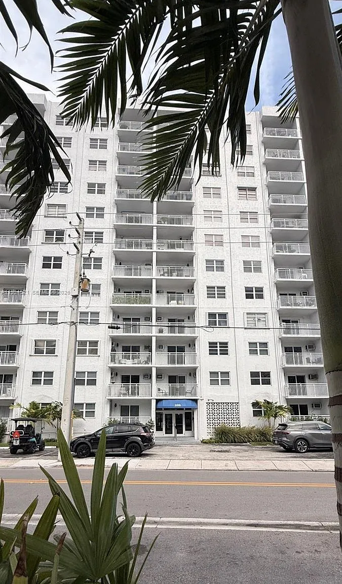 Leisure Beach Condo — Photo 1