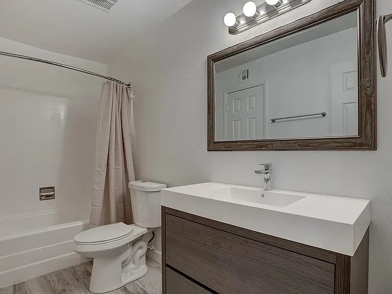 1527 W Hazelwood St — Photo 8