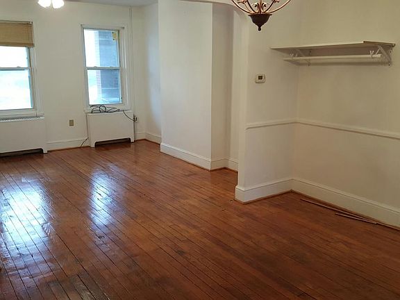 4th image of 1315 Oak St