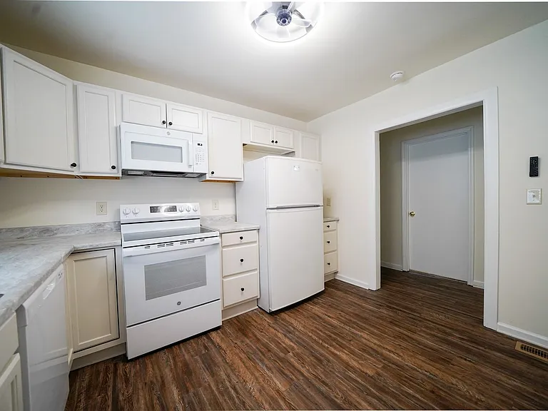 126 Mary St — Photo 7