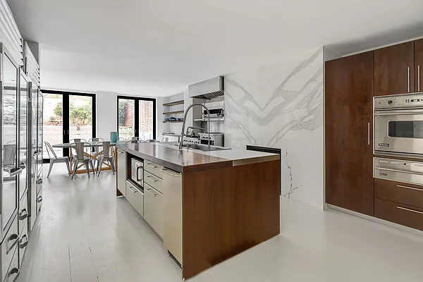 Sold by Coleman Real Estate Group | media 9