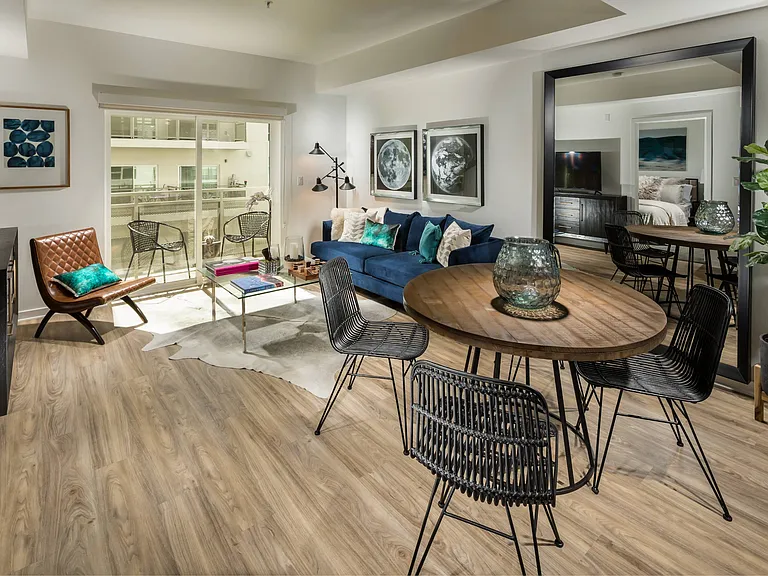 Onyx Glendale — Photo 3