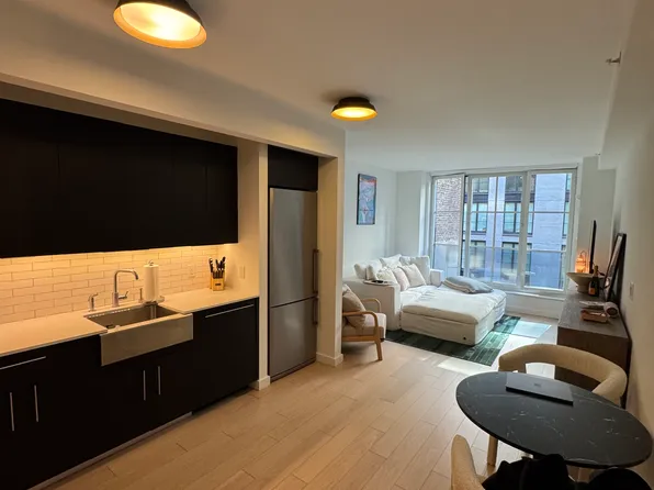 535 West 42nd Street image 4 of 7