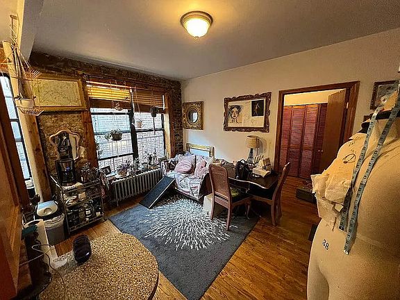 3rd image of 202 E 7th St APT 2F