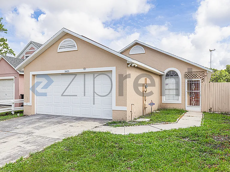 5425 Wood Crossing St — Photo 2