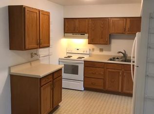 220 Williamsburg Dr #2, Mequon, WI 53092