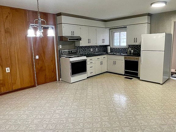 Kitchen with ample space