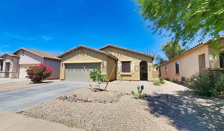 44152 W Cydnee Dr — Photo 1