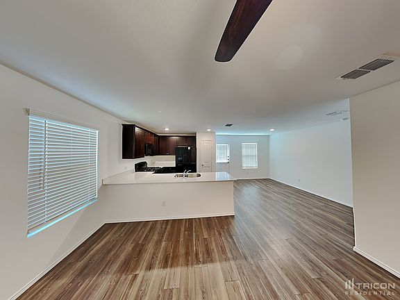 3rd image of 1207 Ildflower St