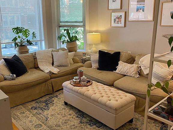 3rd image of 856 N Wolcott Ave APT 1F