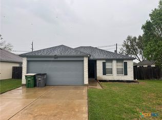307 Clydesdale Ln, Victoria, TX 77904