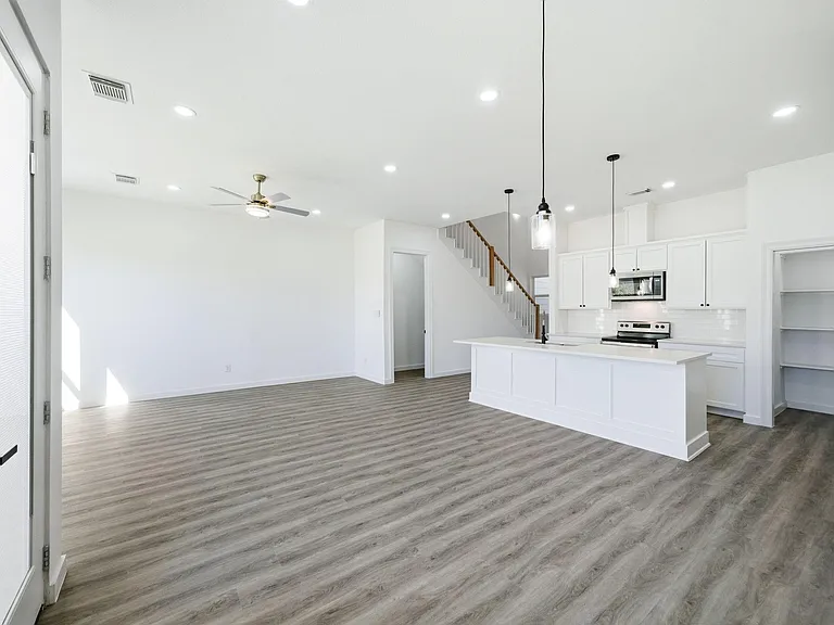 111 Capetown Way — Photo 9