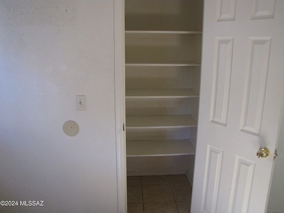 4th image of 2731 N Pacific Dr