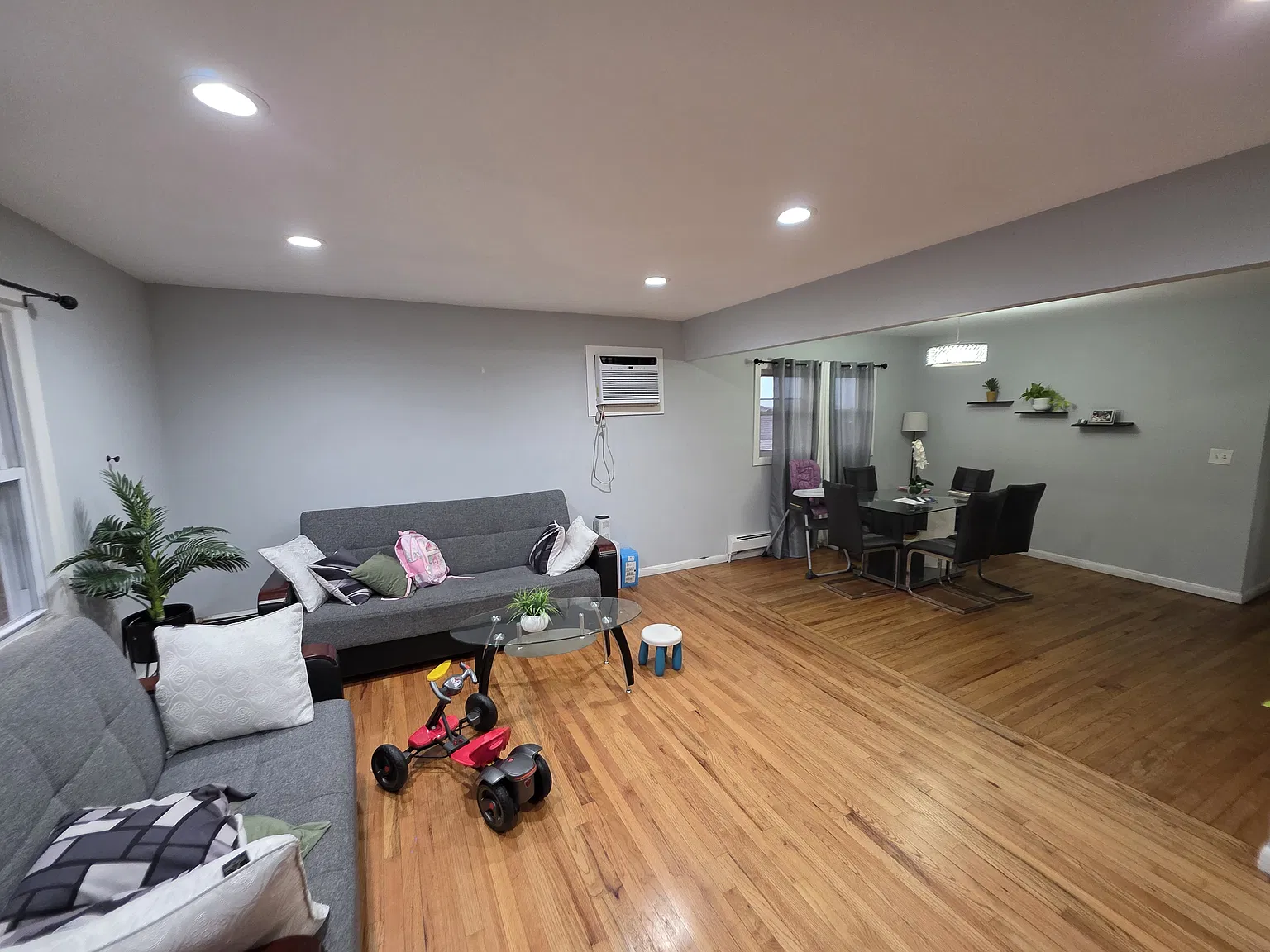 3 bed, $3,000 — Photo 2