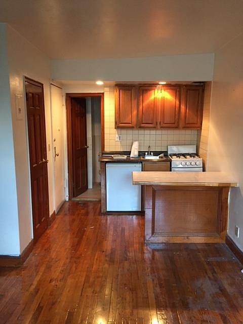 1st image of 339 E 9th St APT 2A