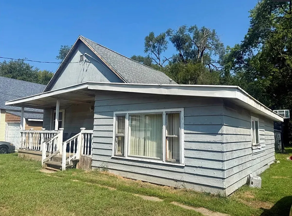 Building Photo - 913 Maple St
