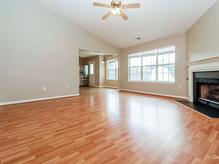 448 Cabrill Dr — Photo 7