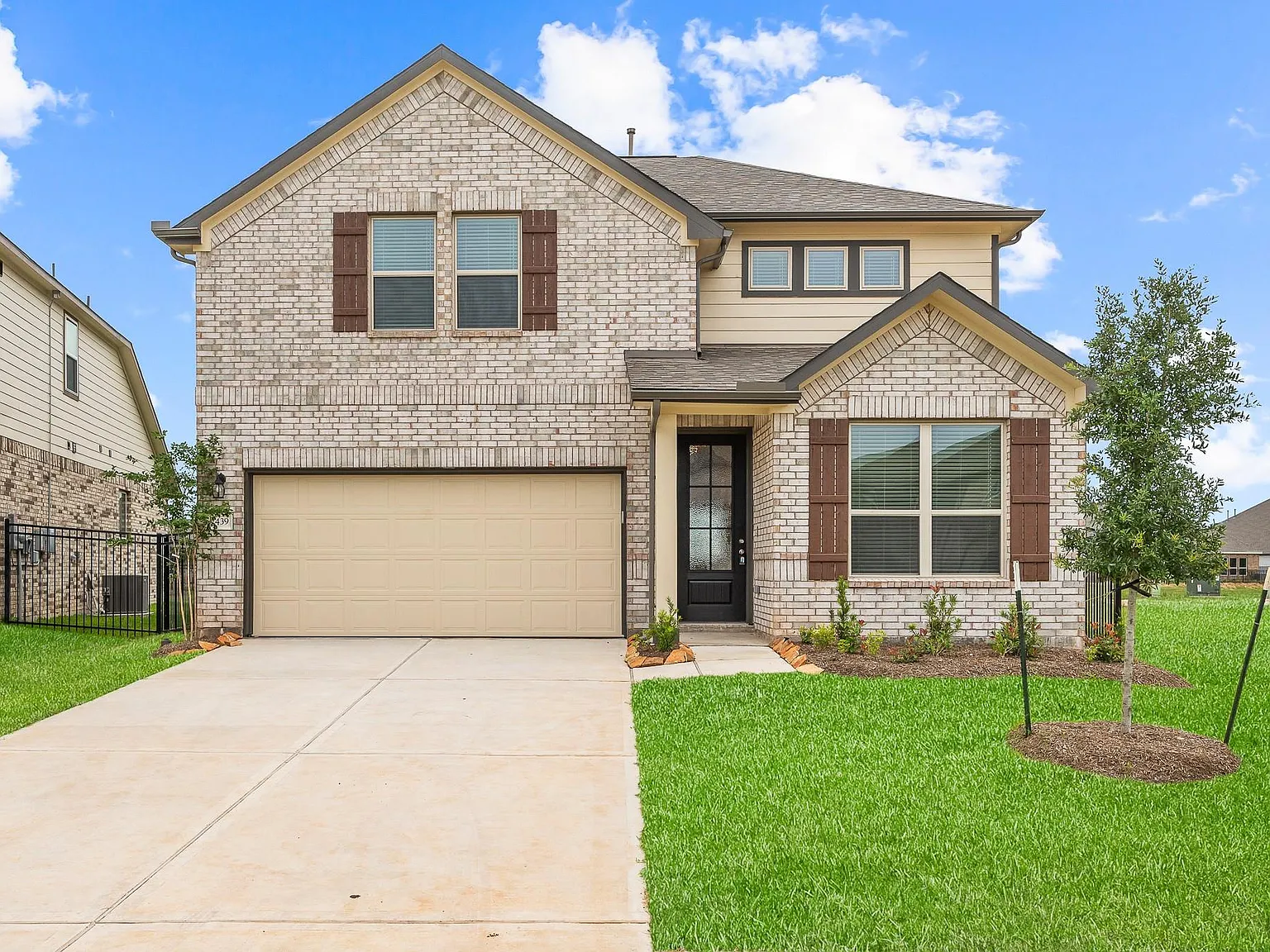 4 bed, 2.5 bath, 2352 sqft, $3,300 — Photo 2