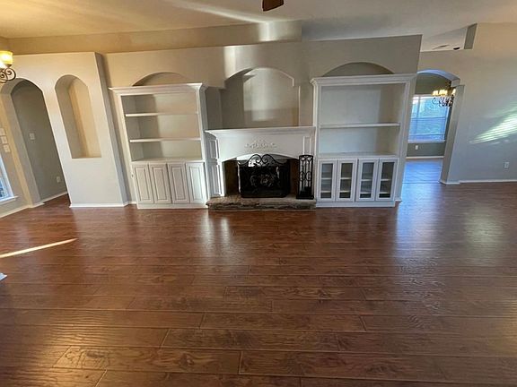 2nd image of 208 Forestview Rd