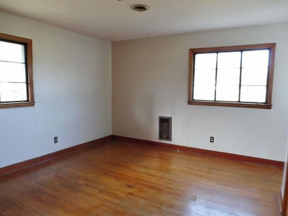 5th image of 115 Rock Springs Dr