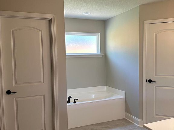 5th image of 316 Flower Garden Dr