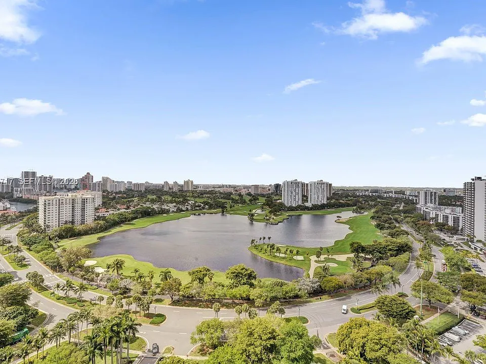 20281 E Country Club Dr #2209