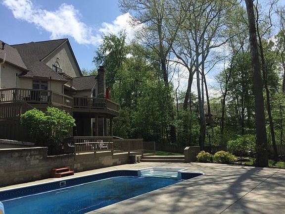 3rd image of 13232 Waterton Dr NW