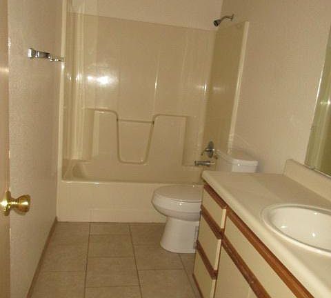 5th image of 503 SE A St APT A