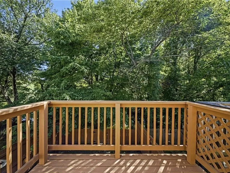 719 Waters Dr — Photo 19