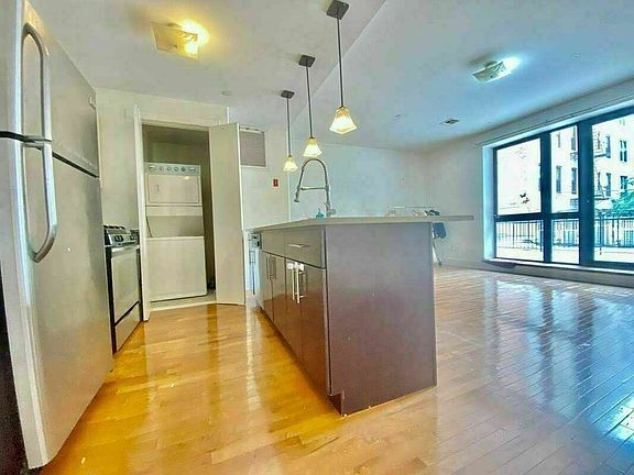 3rd image of 176 Scholes St #1KK
