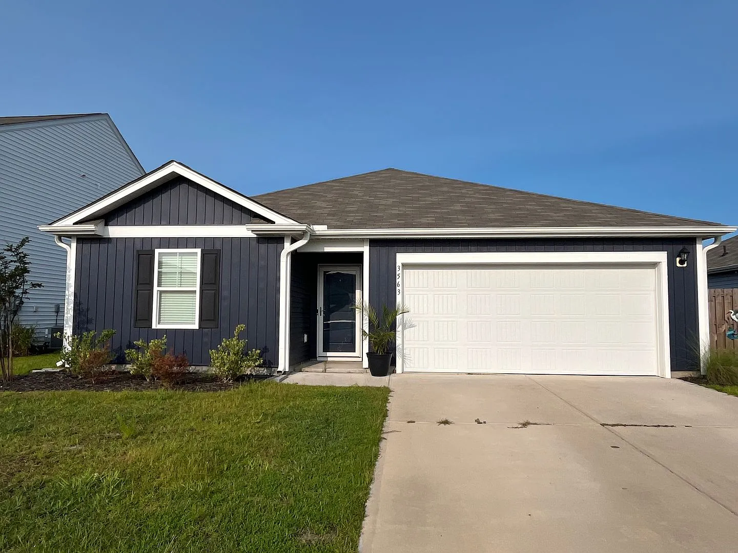 Discover a well-appointed 3-bedroom, 2-bath home in Leland, NC — Photo 2