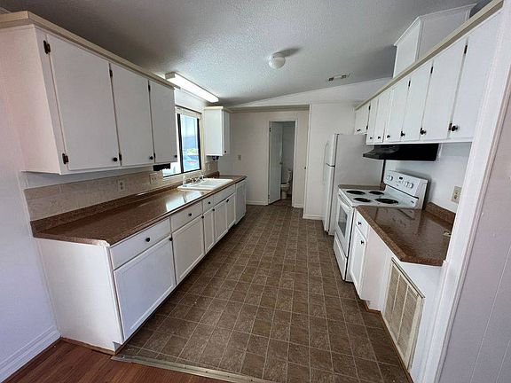4th image of 224 Cayuta Ave