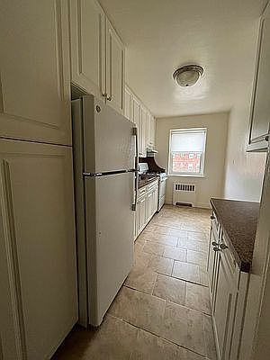 1st image of 6 Stratford Ave #2AA