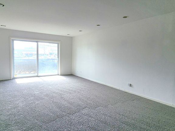 4th image of 4840 Foster St APT 113