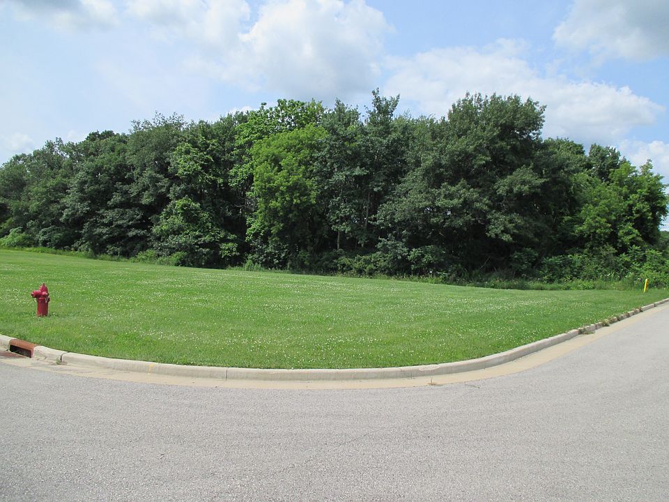 2nd image of 952 Pine Ridge Ct