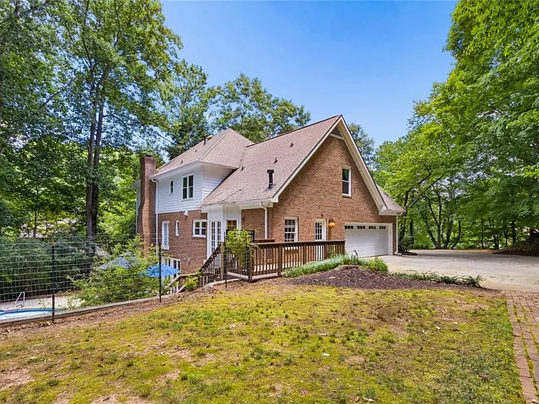 210 Willow Lake Cv — Photo 67